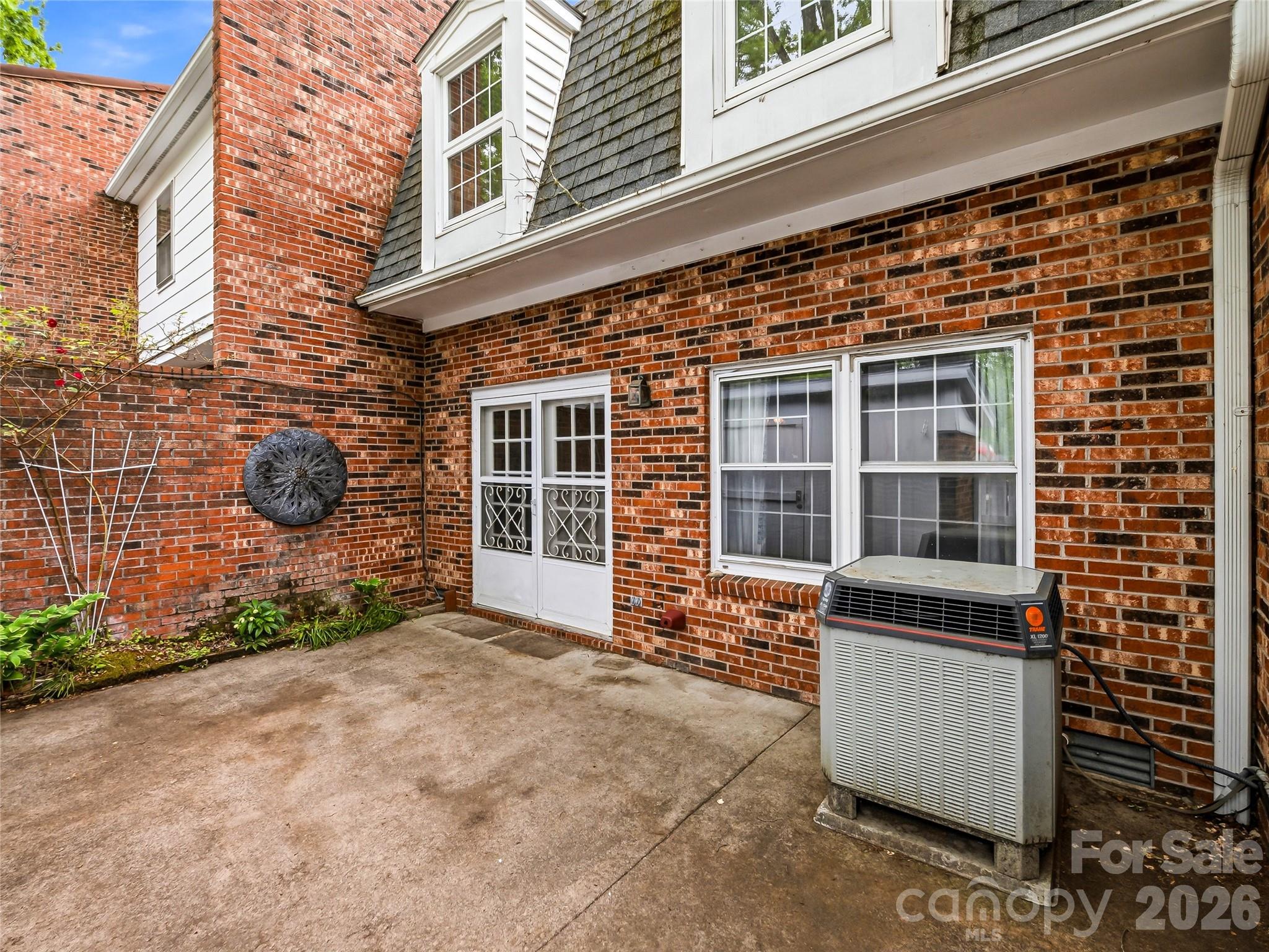 1409 Kensington Road Hendersonville NC 28791