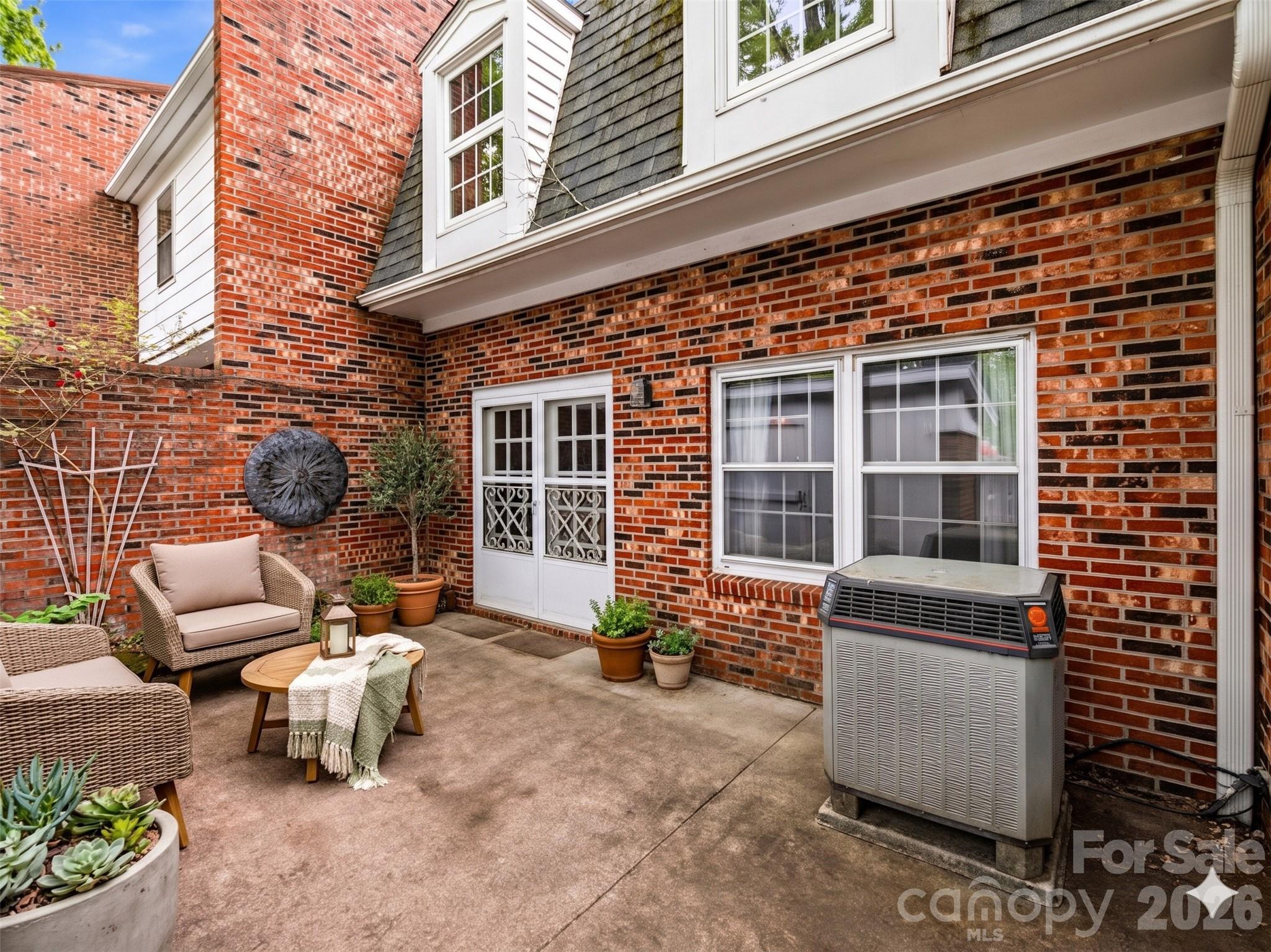 1409 Kensington Road Hendersonville NC 28791