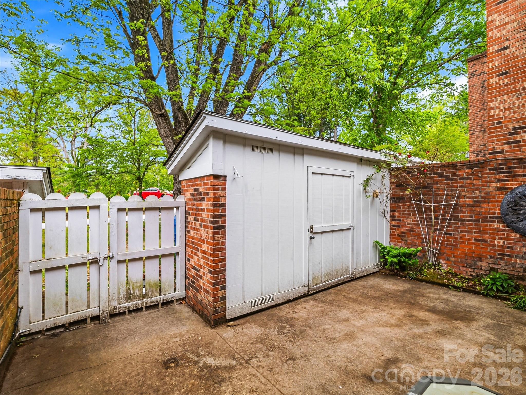 1409 Kensington Road Hendersonville NC 28791