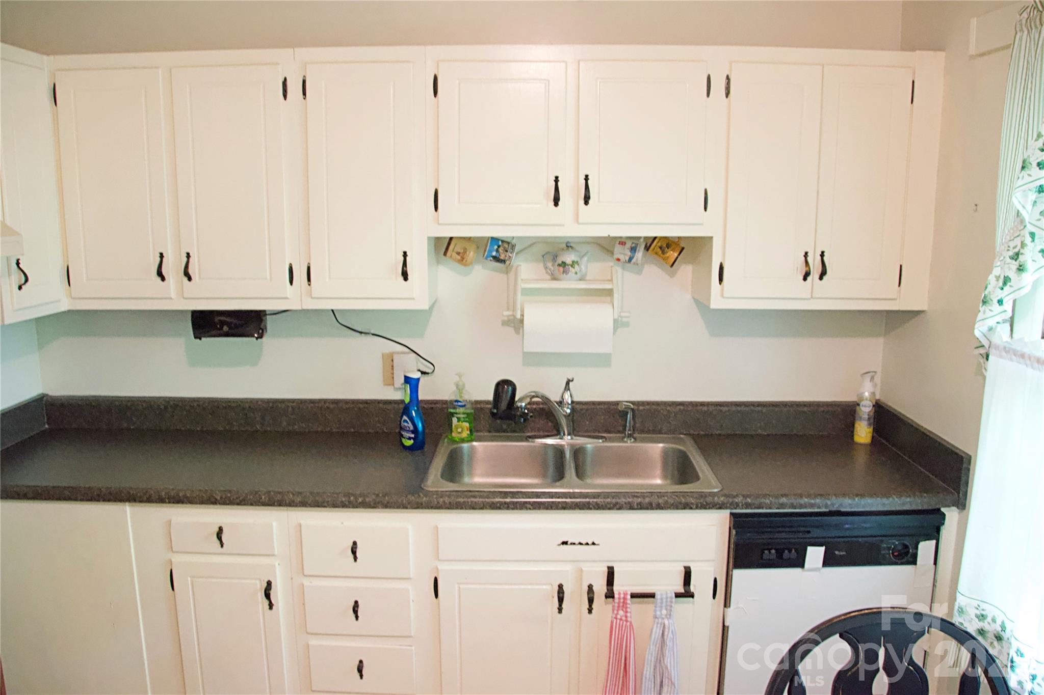 4631 Highlake Drive Charlotte NC 28215