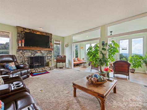 1401 Fleetwood Plaza Hendersonville NC 28739