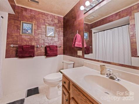 1401 Fleetwood Plaza Hendersonville NC 28739