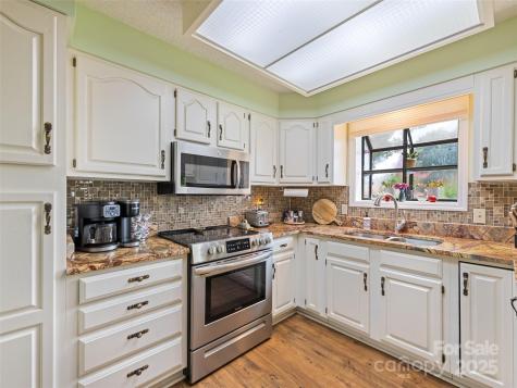 1401 Fleetwood Plaza Hendersonville NC 28739