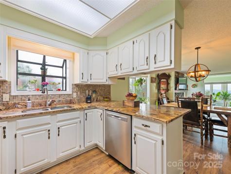 1401 Fleetwood Plaza Hendersonville NC 28739