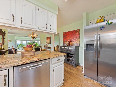 1401 Fleetwood Plaza Hendersonville NC 28739