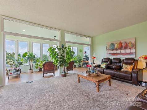 1401 Fleetwood Plaza Hendersonville NC 28739