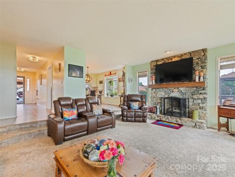 1401 Fleetwood Plaza Hendersonville NC 28739