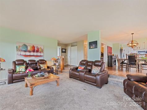 1401 Fleetwood Plaza Hendersonville NC 28739