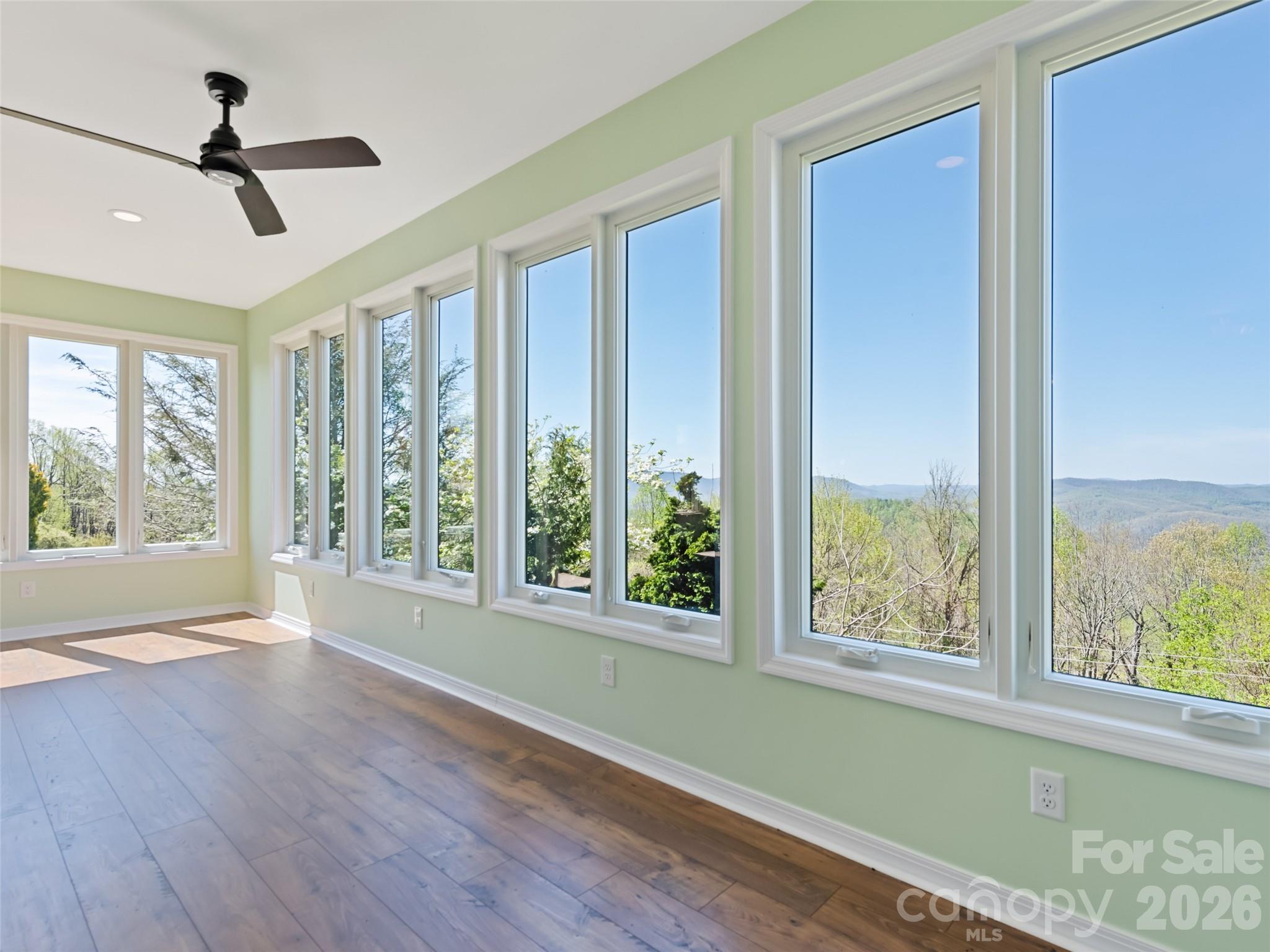 1401 Fleetwood Plaza Hendersonville NC 28739