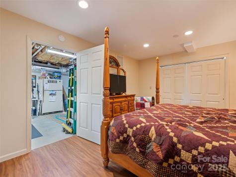 1401 Fleetwood Plaza Hendersonville NC 28739