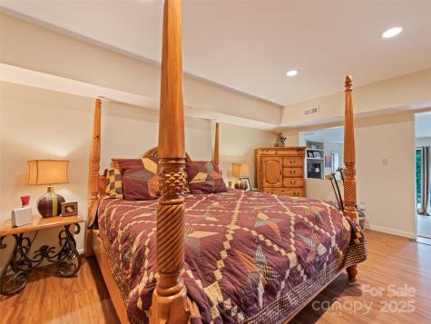 1401 Fleetwood Plaza Hendersonville NC 28739