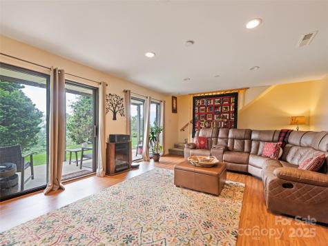 1401 Fleetwood Plaza Hendersonville NC 28739