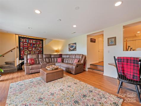 1401 Fleetwood Plaza Hendersonville NC 28739