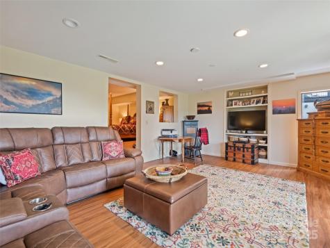 1401 Fleetwood Plaza Hendersonville NC 28739