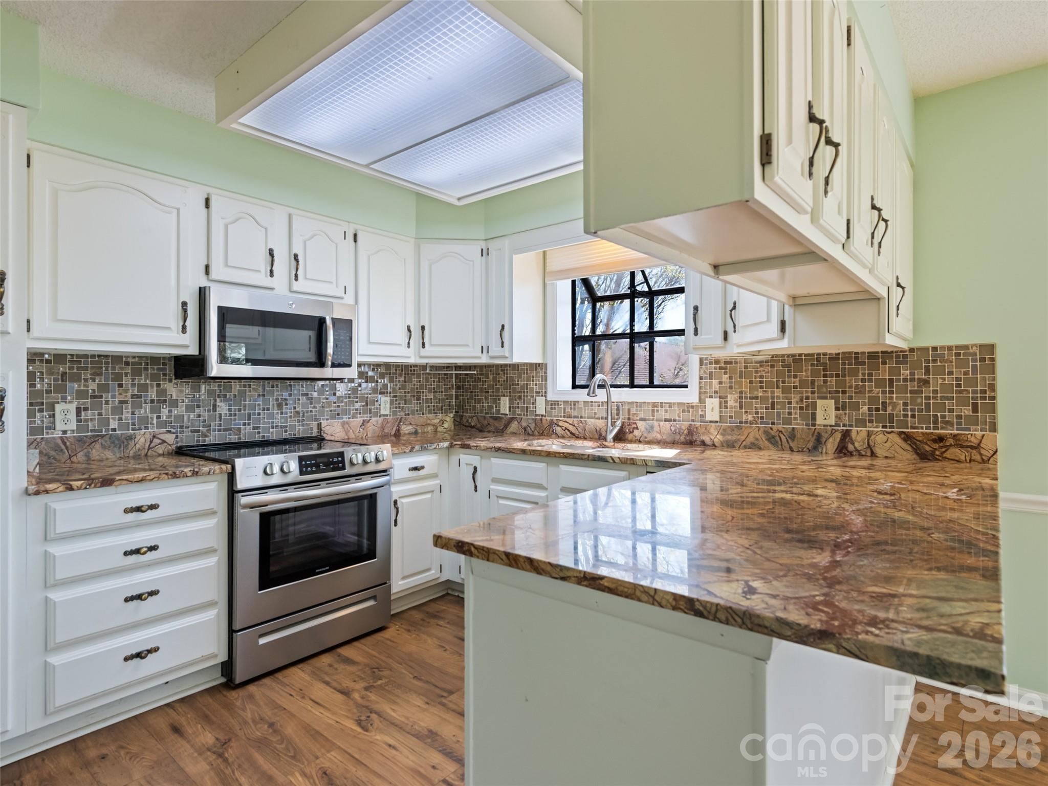 1401 Fleetwood Plaza Hendersonville NC 28739