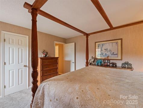 1401 Fleetwood Plaza Hendersonville NC 28739