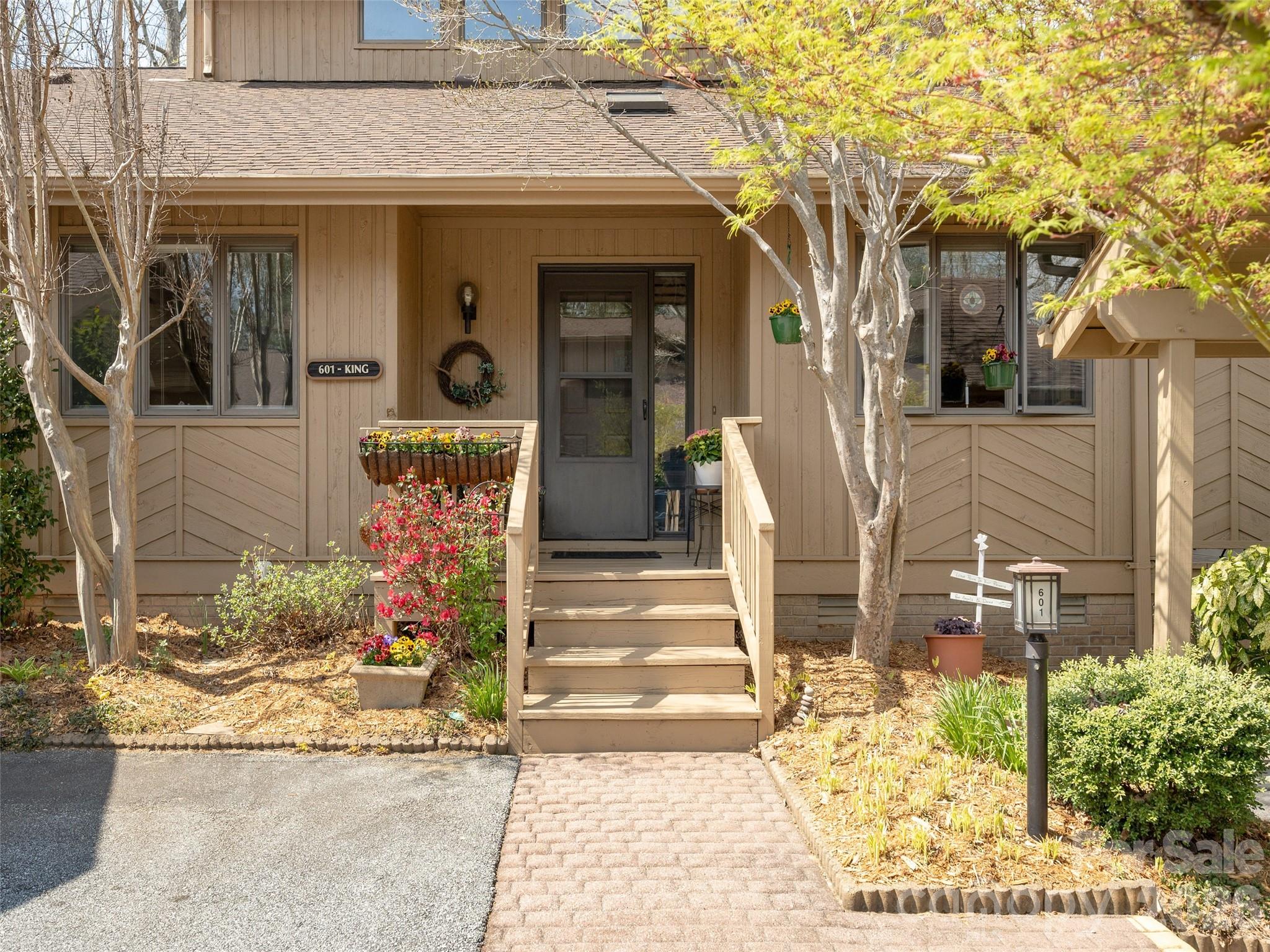 601 Red Oak Drive Hendersonville NC 28791