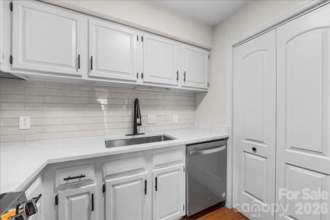 1612 Sharon Road W Charlotte NC 28210