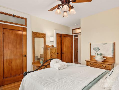 203 6th Avenue W Hendersonville NC 28739