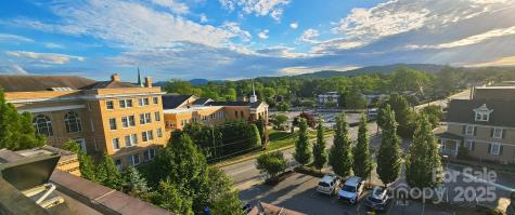 203 6th Avenue W Hendersonville NC 28739