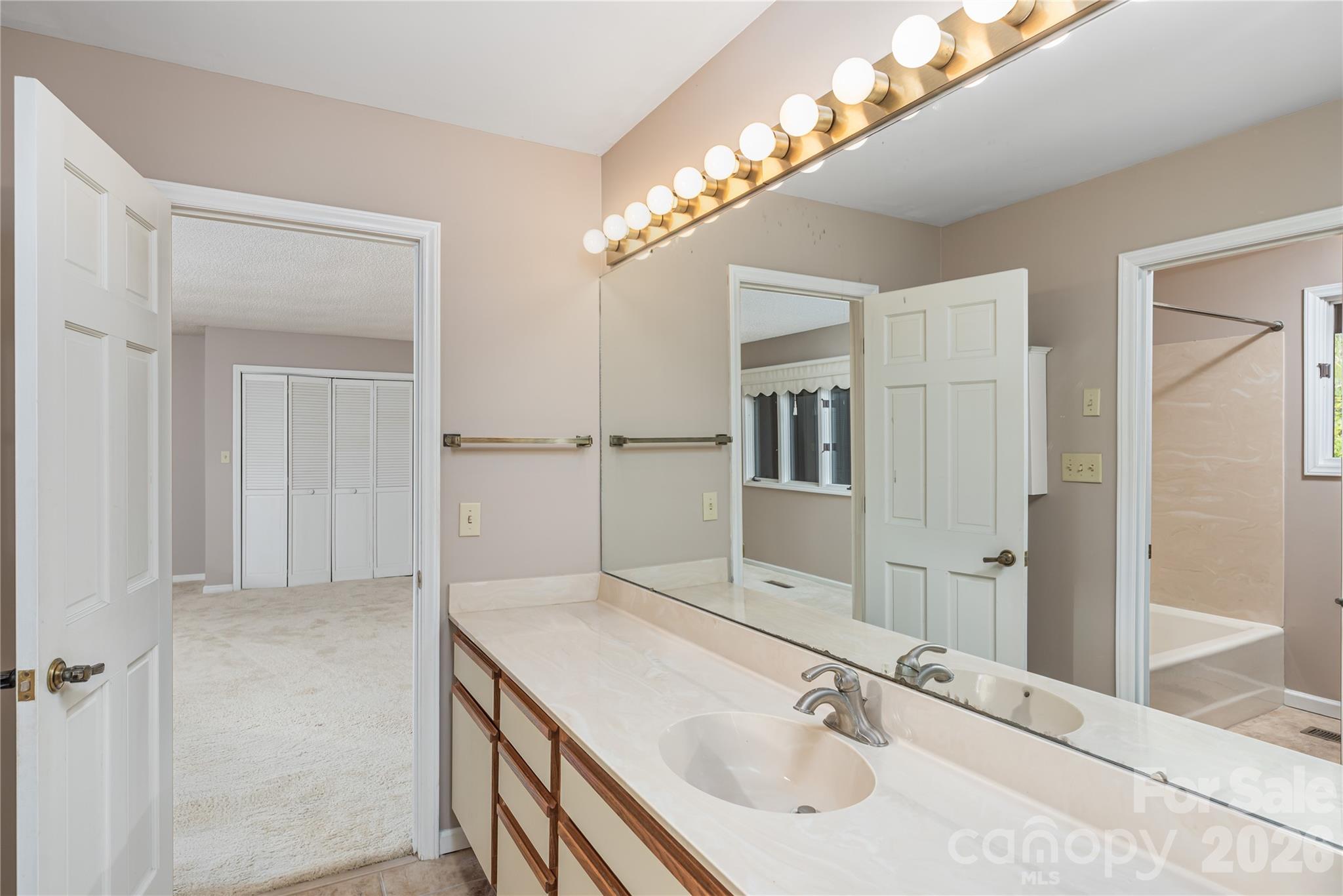 1101 Timber Trail Asheville NC 28804