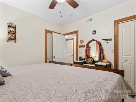 300 Creekside Way Burnsville NC 28714