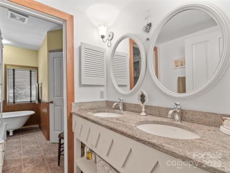 300 Creekside Way Burnsville NC 28714