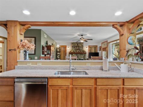 300 Creekside Way Burnsville NC 28714