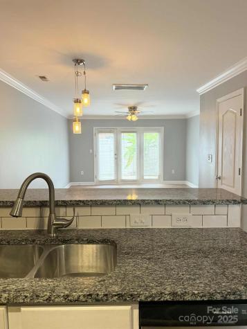 1218 Green Oaks Lane Charlotte NC 28205