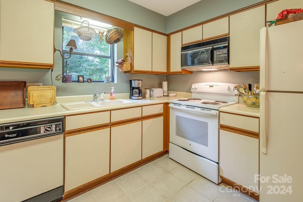 2501 Vineyard Boulevard Asheville NC 28805