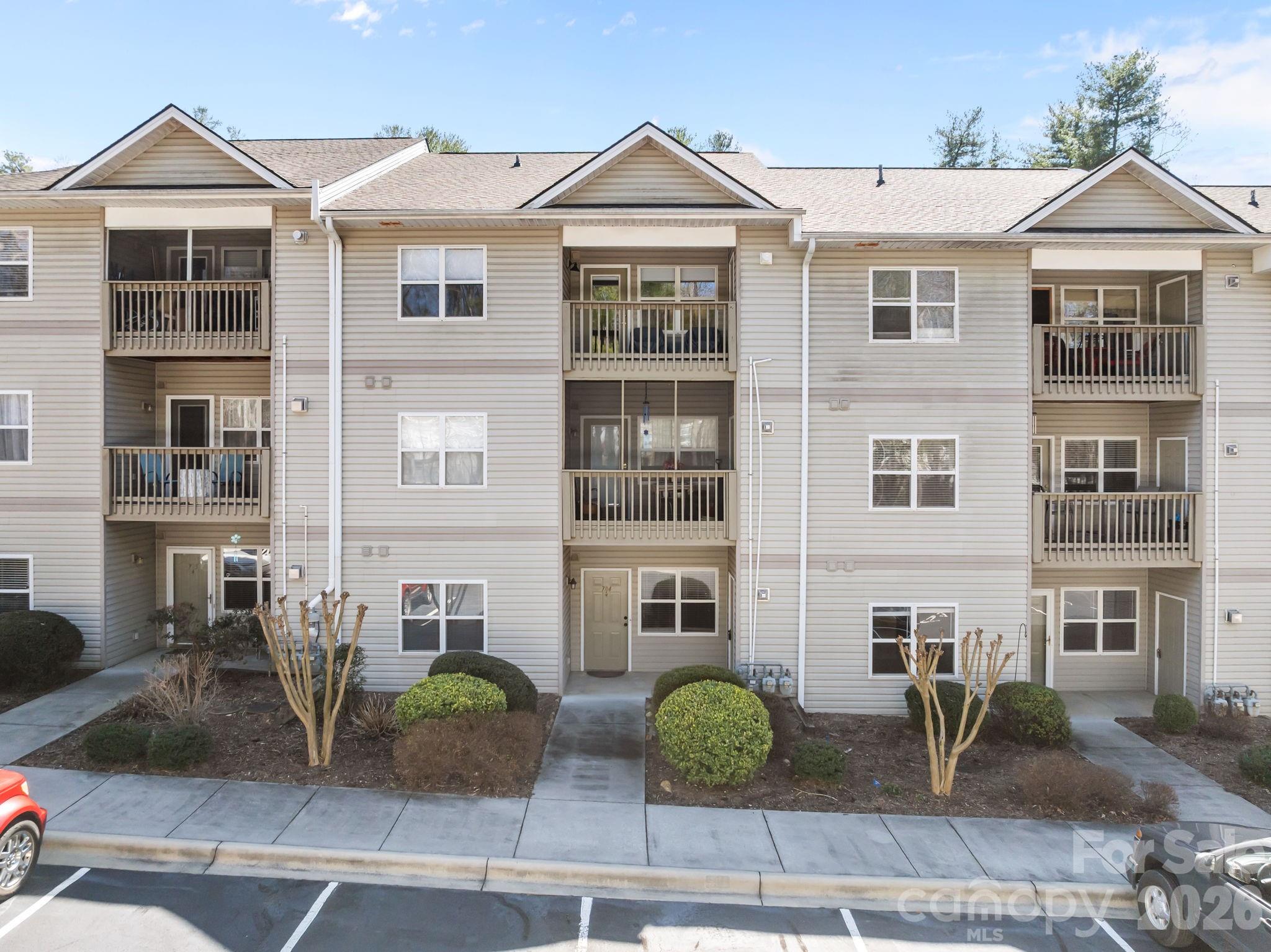 704 Carlyle Way Asheville NC 28803