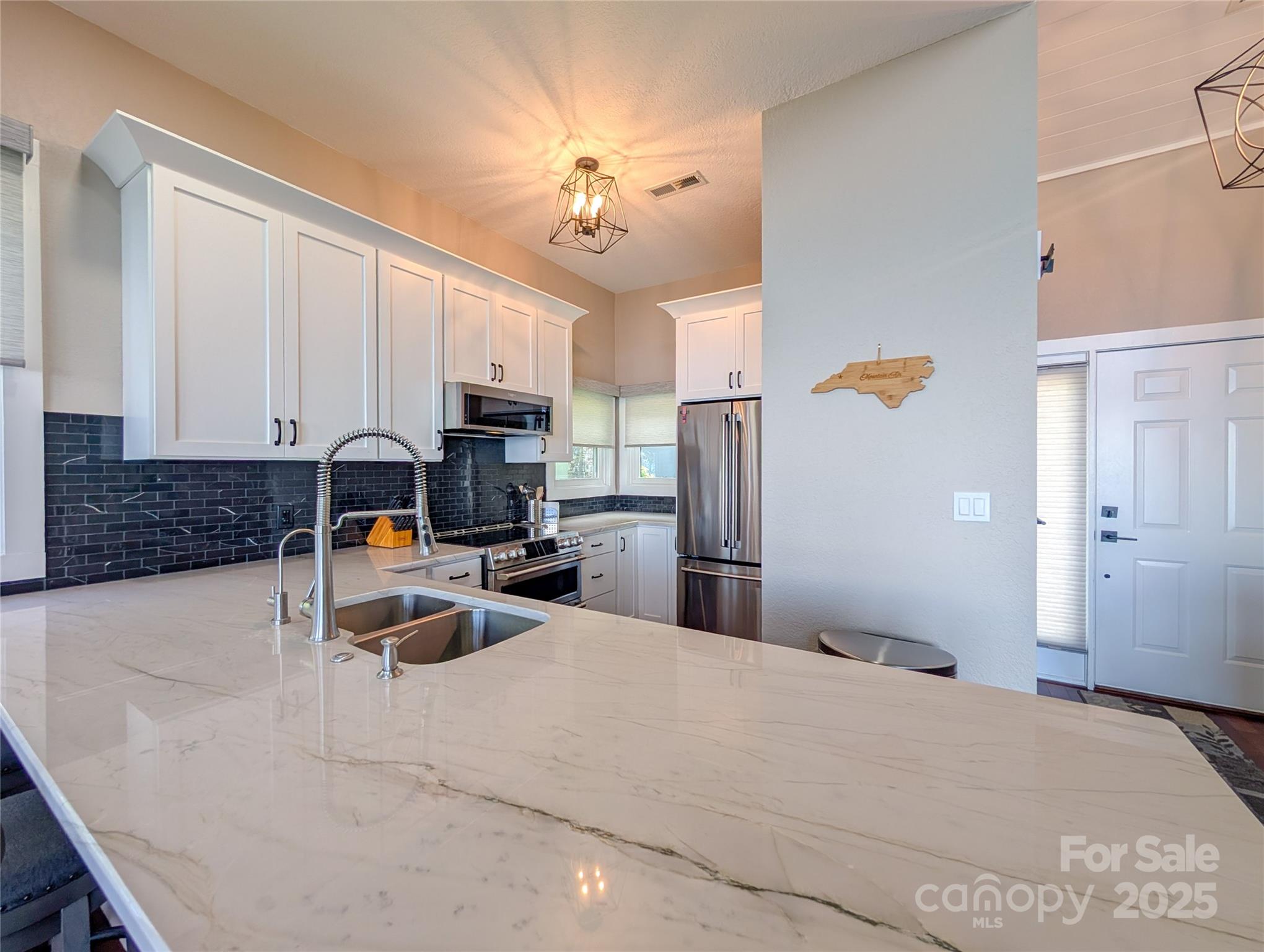 30 Club Villa Court Burnsville NC 28714