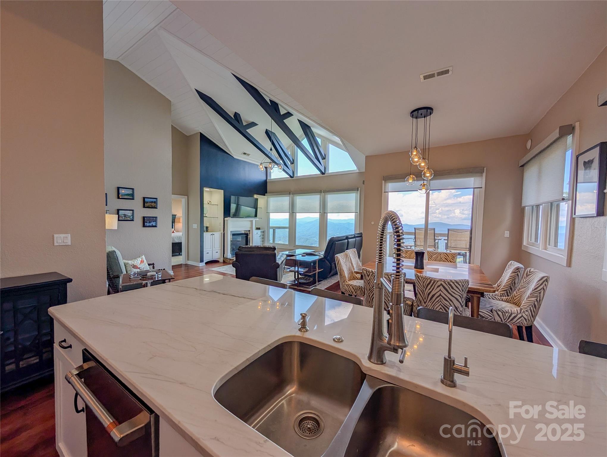 30 Club Villa Court Burnsville NC 28714