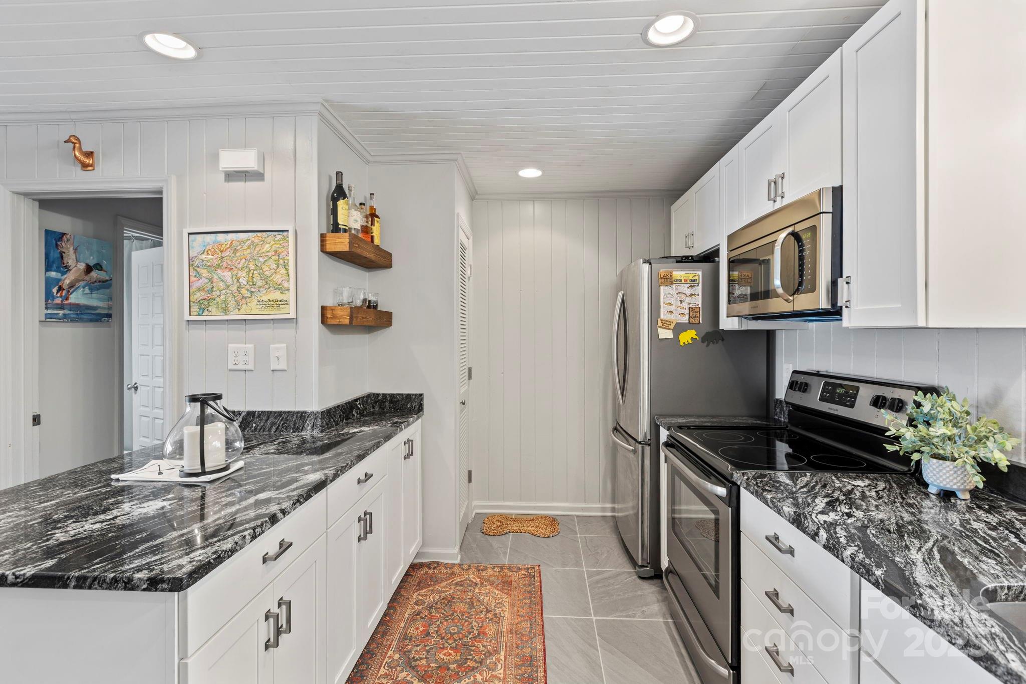 68 Toxaway Point Lake Toxaway NC 28747
