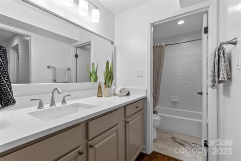 5016 Sardis Road Charlotte NC 28270