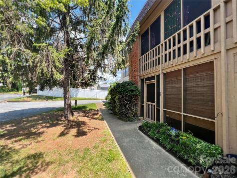 427 6th Avenue W Hendersonville NC 28739