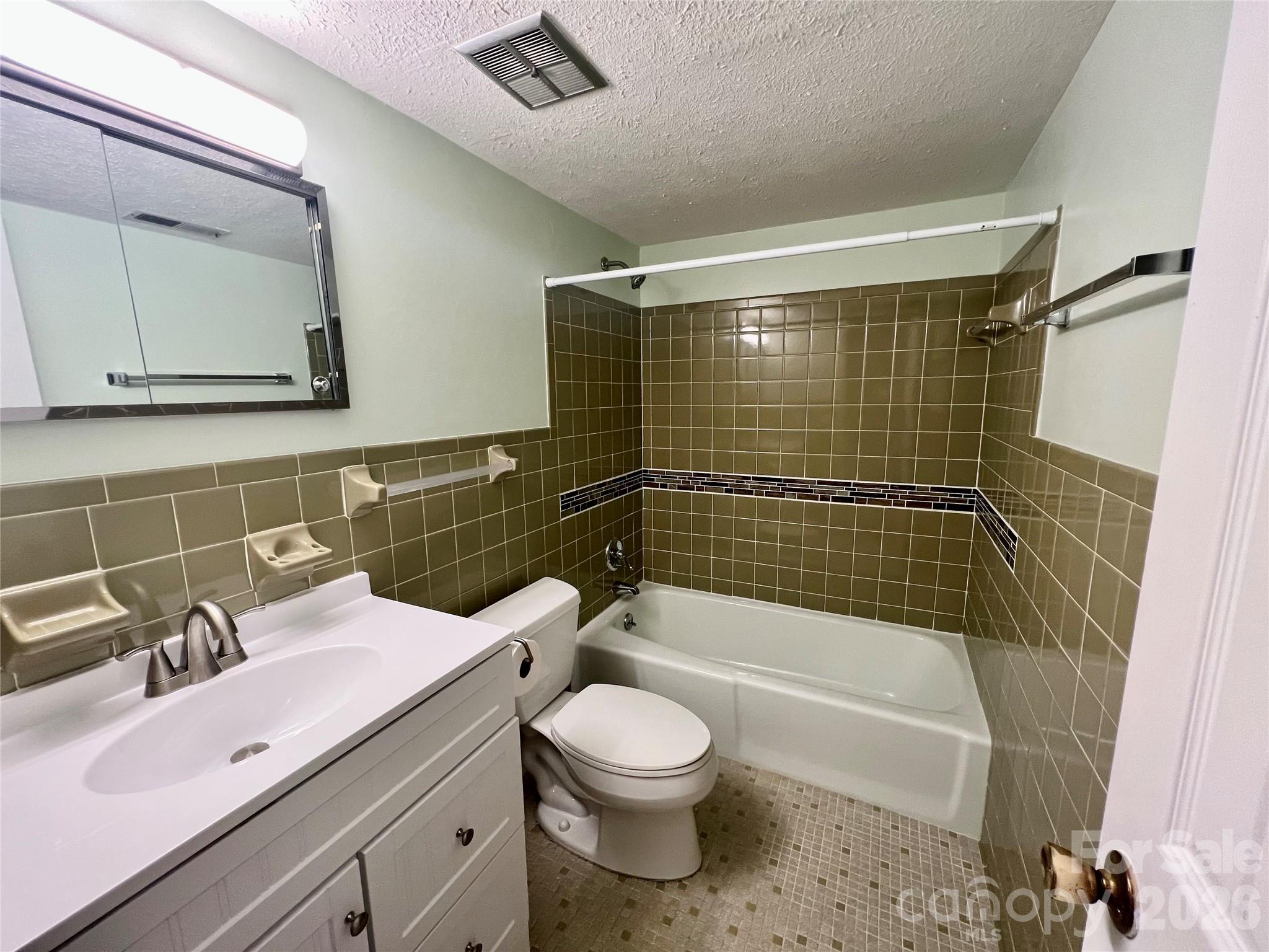 427 6th Avenue W Hendersonville NC 28739