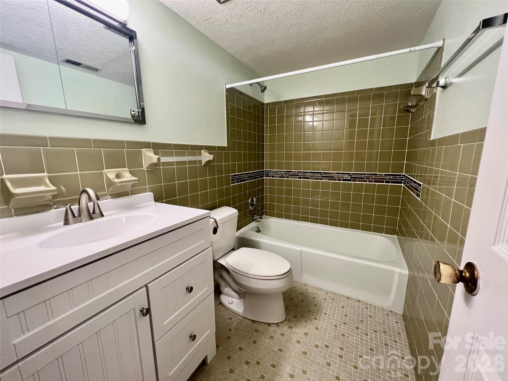 427 6th Avenue W Hendersonville NC 28739