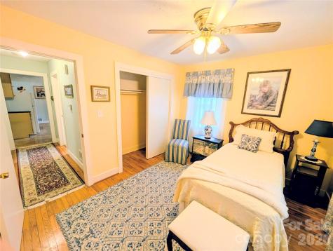 1014 SW Wright Street SW Lenoir NC 28645