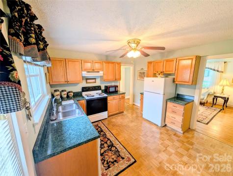 1014 SW Wright Street SW Lenoir NC 28645