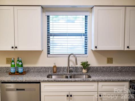 1801 Abbey Circle Asheville NC 28805