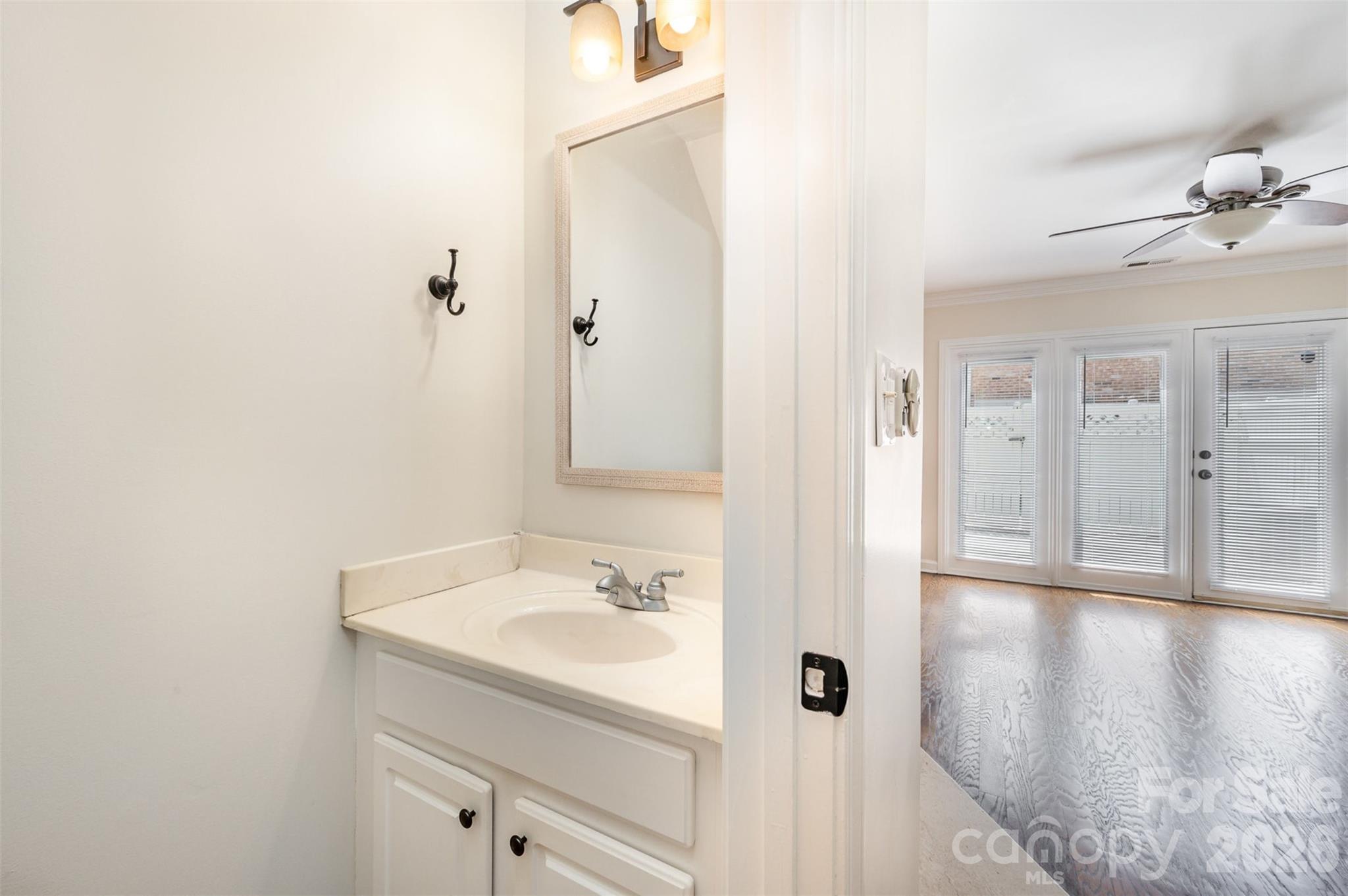 1218 Green Oaks Lane Charlotte NC 28205