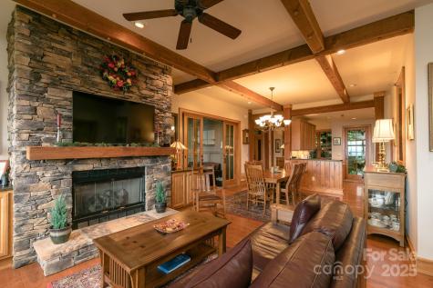 47 Creekside Way Burnsville NC 28714