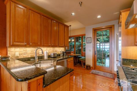 47 Creekside Way Burnsville NC 28714