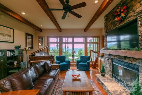 47 Creekside Way Burnsville NC 28714