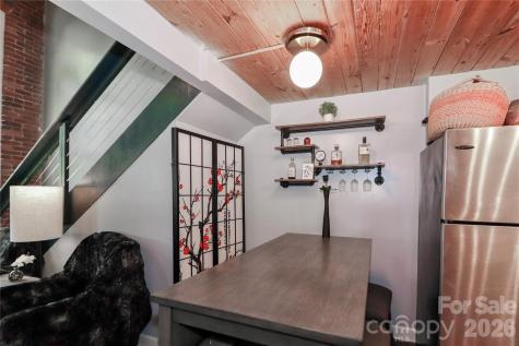 201 S Hoskins Road Charlotte NC 28208