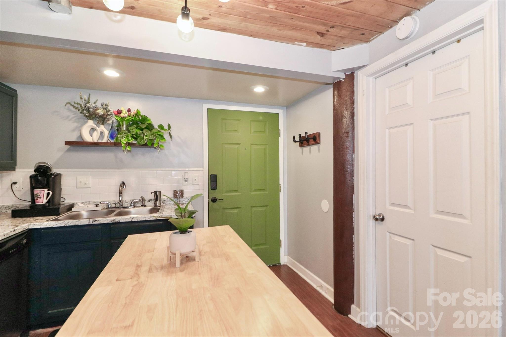 201 S Hoskins Road Charlotte NC 28208