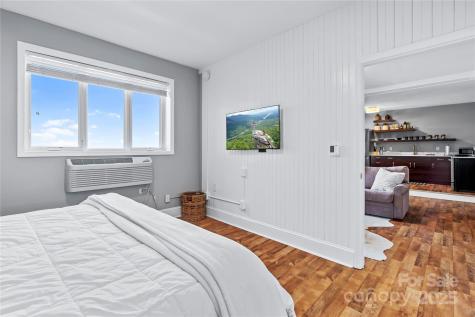 538 N Main Street Hendersonville NC 28792