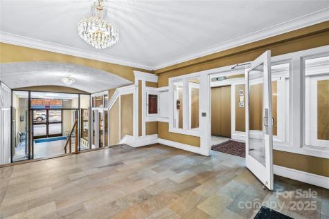 538 N Main Street Hendersonville NC 28792