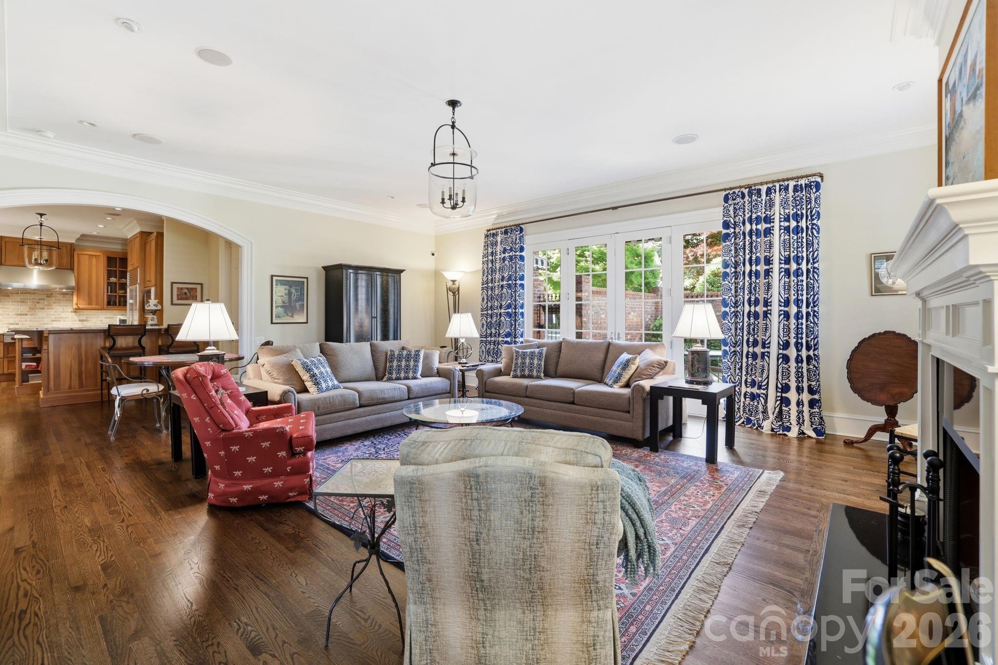 2044 Queens Road W Charlotte NC 28207